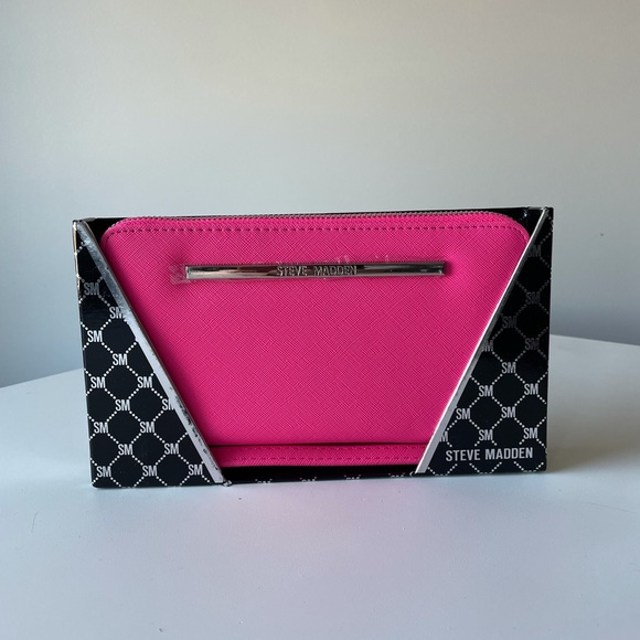 Steve Madden Zip Around Wallet Wristlet, in Fuchsia Hot Pink - Picture 1 of 8